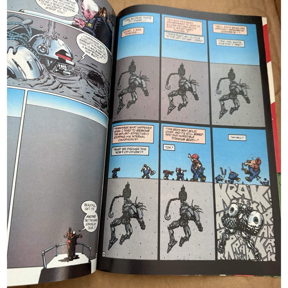 DC Comics - LoboCop Number 1 February 1994 - Picture 3 of 4